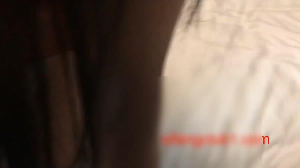 土豪约炮达人系列2-女神级性感美女送了个包包就乖乖和土豪一起去酒店,操完一次换双黑丝又干一次,太性感了!